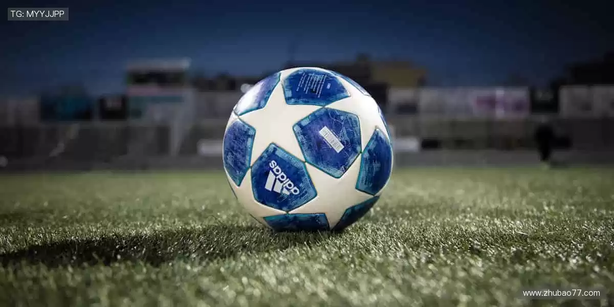 周边好物，粉丝专属！👕🎁 从球衣到纪念章，把热爱穿在身上！